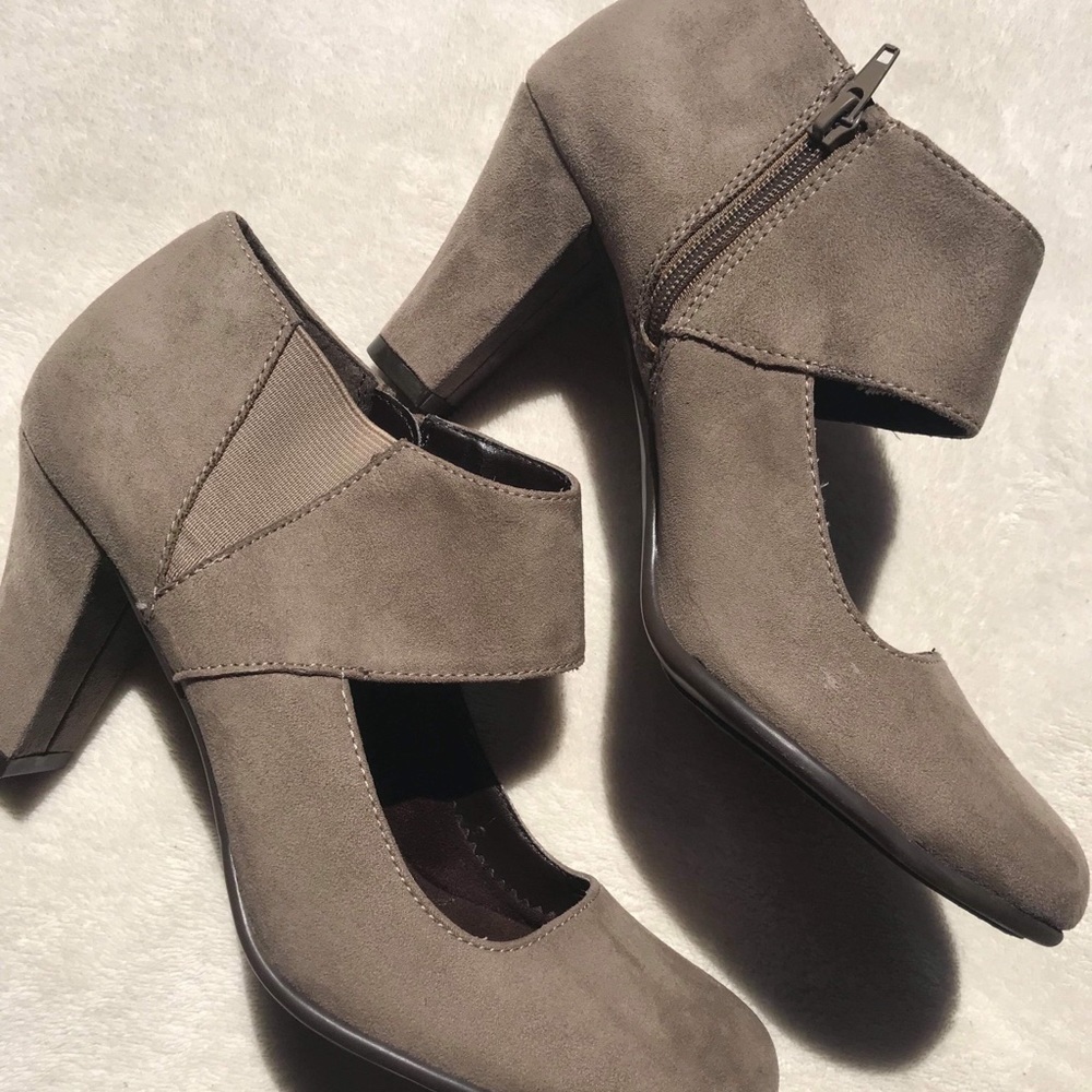 Faux Suede Aerosoles Heels Sz 10